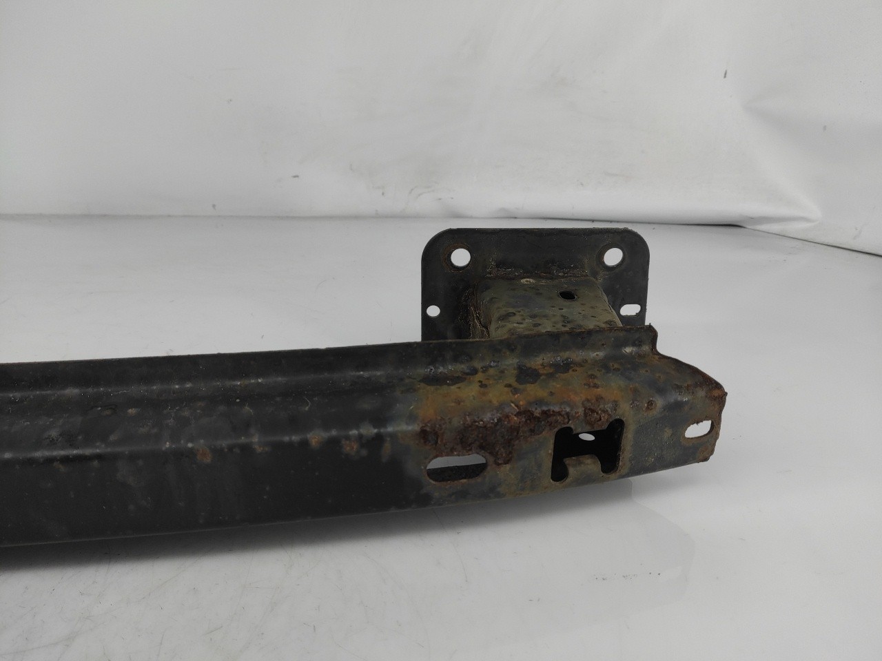 PARE-CHOCS ARRIÈRE FORD FOCUS BERLINE 2002-2004 À PEINDRE