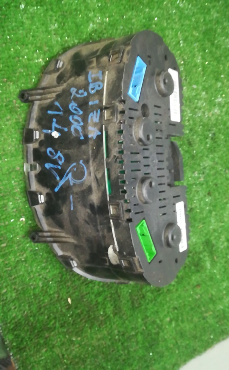 Quadrante / Cuadro de instrumentos SEAT Ibiza II (6K1) Imagem-1