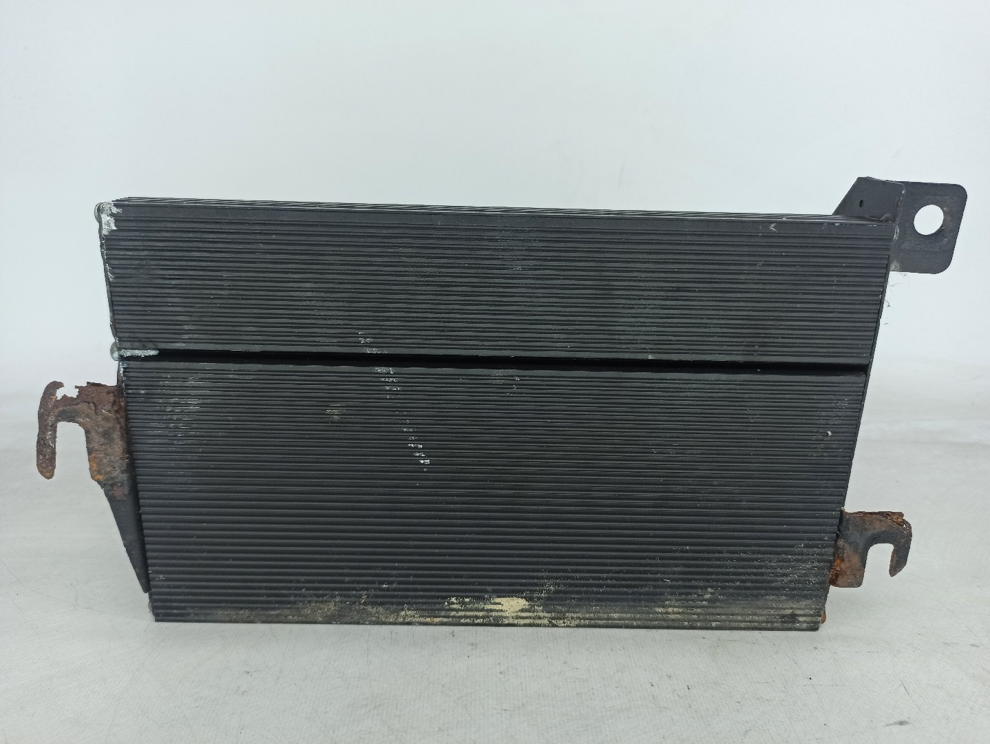 Amplificador de colunas JEEP Grand Cherokee II (WJ, WG) Imagem-1
