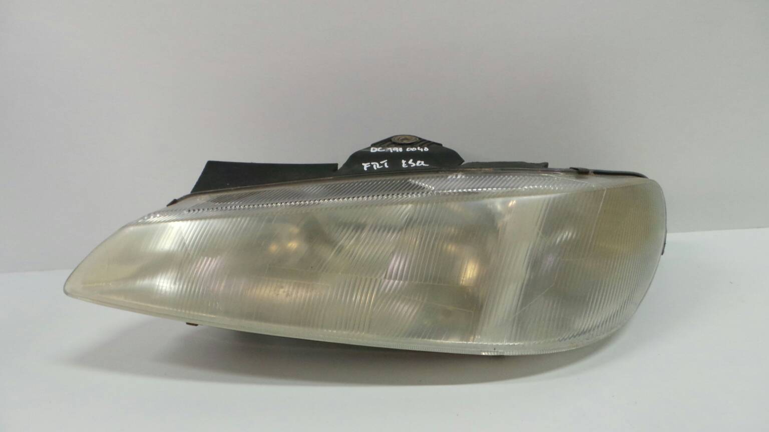 Ótica / farol esquerda PEUGEOT 406 (8B)
