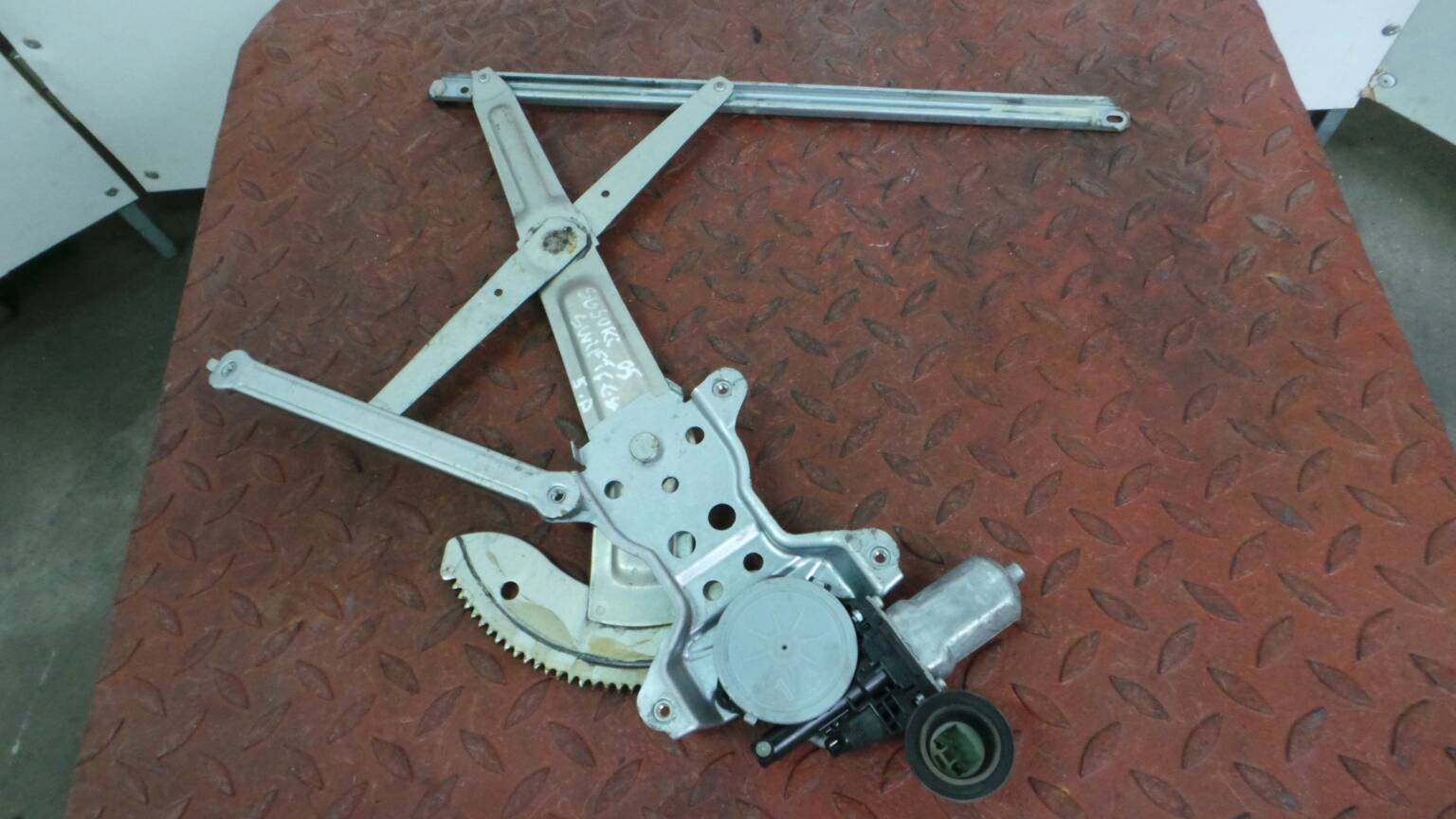 Left front window regulator SUZUKI Swift III (MZ, EZ)