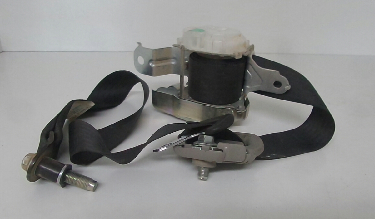 Right front seatbelt pretensioner NISSAN NP300 Pick Up III (D22)