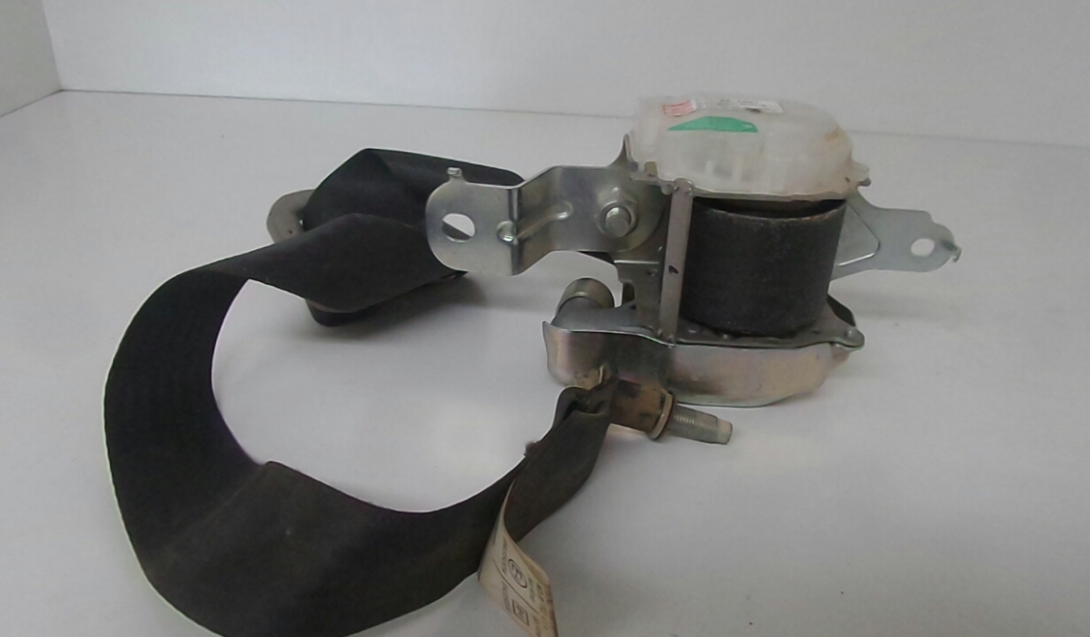 Left front seatbelt pretensioner NISSAN NP300 Pick Up III (D22)