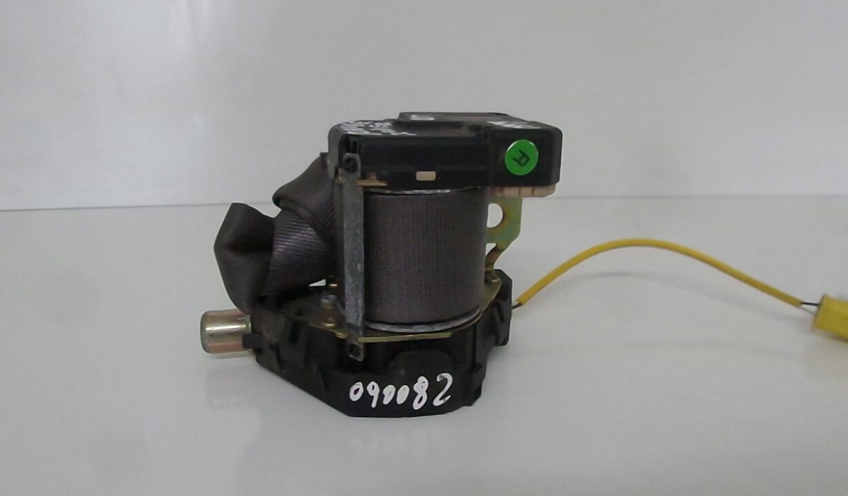 Right front seatbelt pretensioner LAND ROVER Range Rover II (P38A)