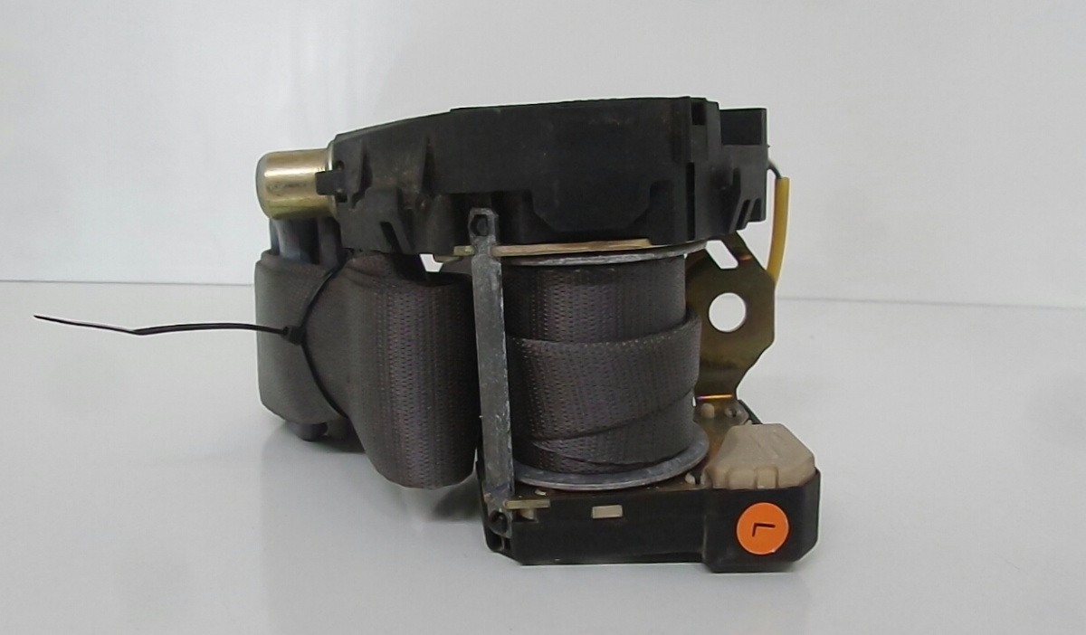 Left front seatbelt pretensioner LAND ROVER Range Rover II (P38A)