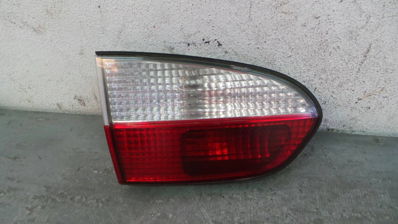 Farolim da mala esquerdo HYUNDAI H-1 (A1)