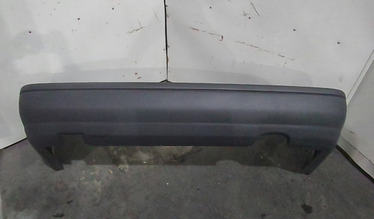 Pára-choques trás NISSAN Sunny III Sedan (N14)