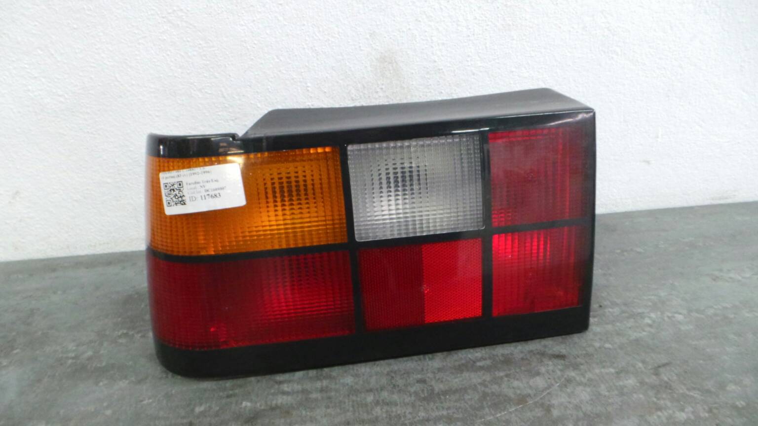 Left Tail light VOLVO 460 L (464)
