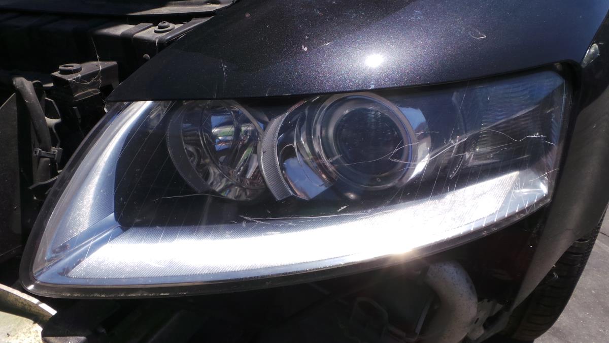 Ótica / farol esquerda AUDI A6 (4F2, C6)
