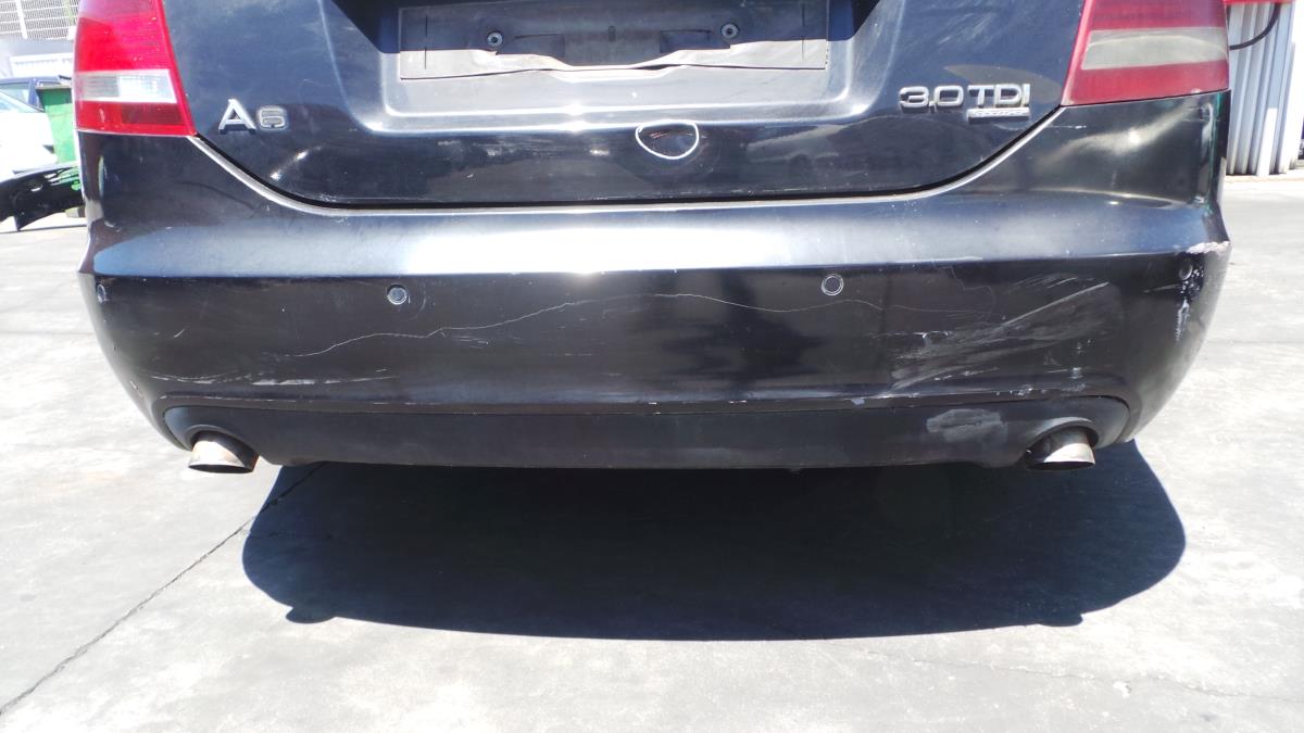 Pára-choques trás AUDI A6 (4F2, C6)