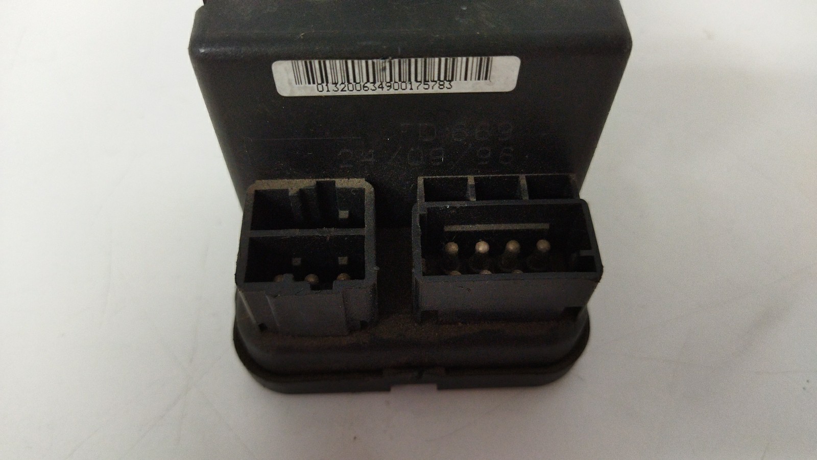 Compressor do fecho central MERCEDES-BENZ Classe C (W202) Imagem-2