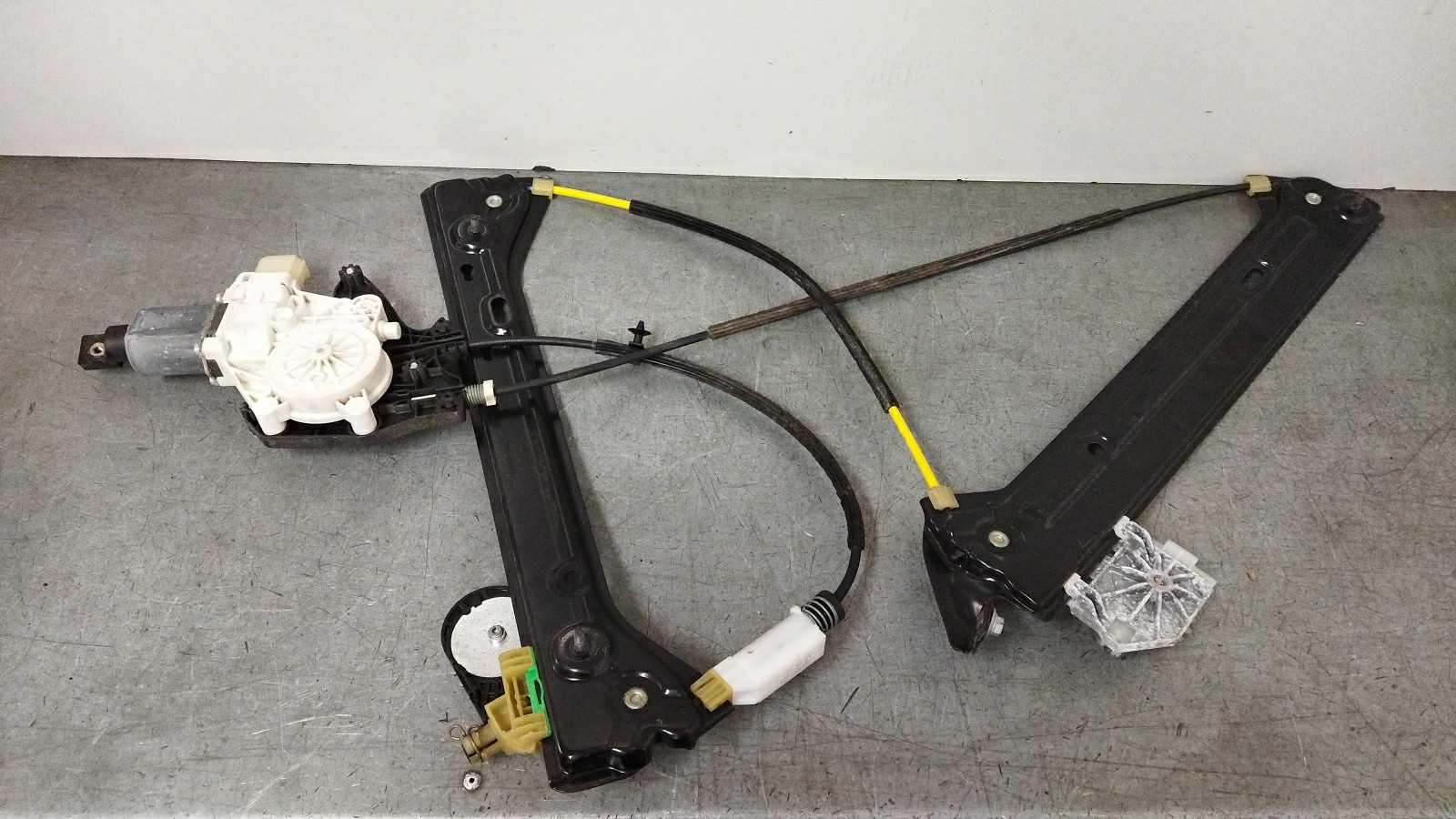 Right front window regulator BMW 1 (F21)