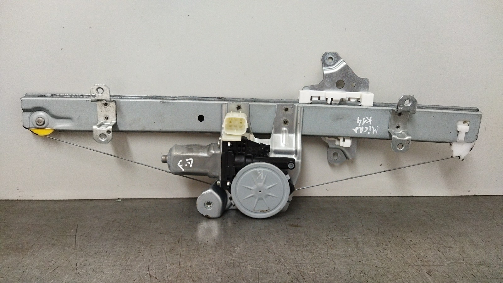 Right front window regulator NISSAN Micra V (K14)