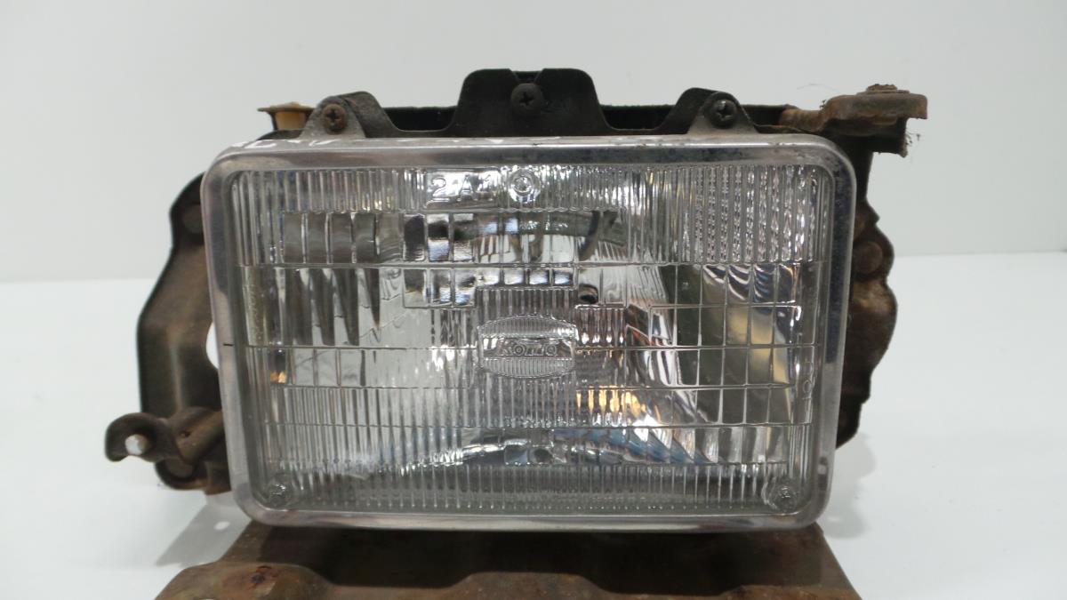 Ótica / farol direita GEO Metro