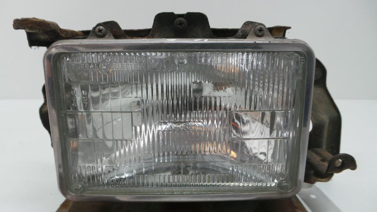 Ótica / farol esquerda GEO Metro