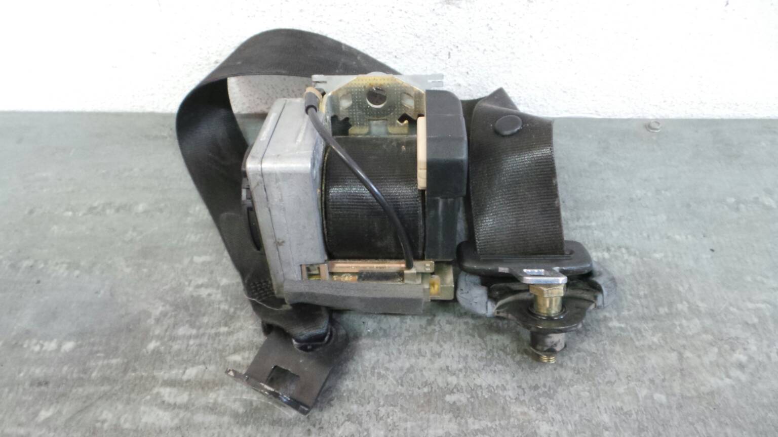 Right front seatbelt pretensioner SKODA Octavia I Break (1U5)