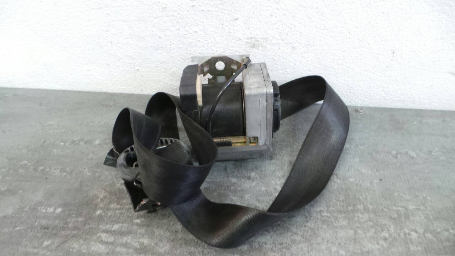 Left front seatbelt pretensioner SKODA Octavia I Break (1U5)