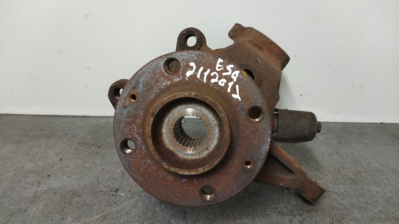 Left front steering knuckle PEUGEOT 206 (2A/C)