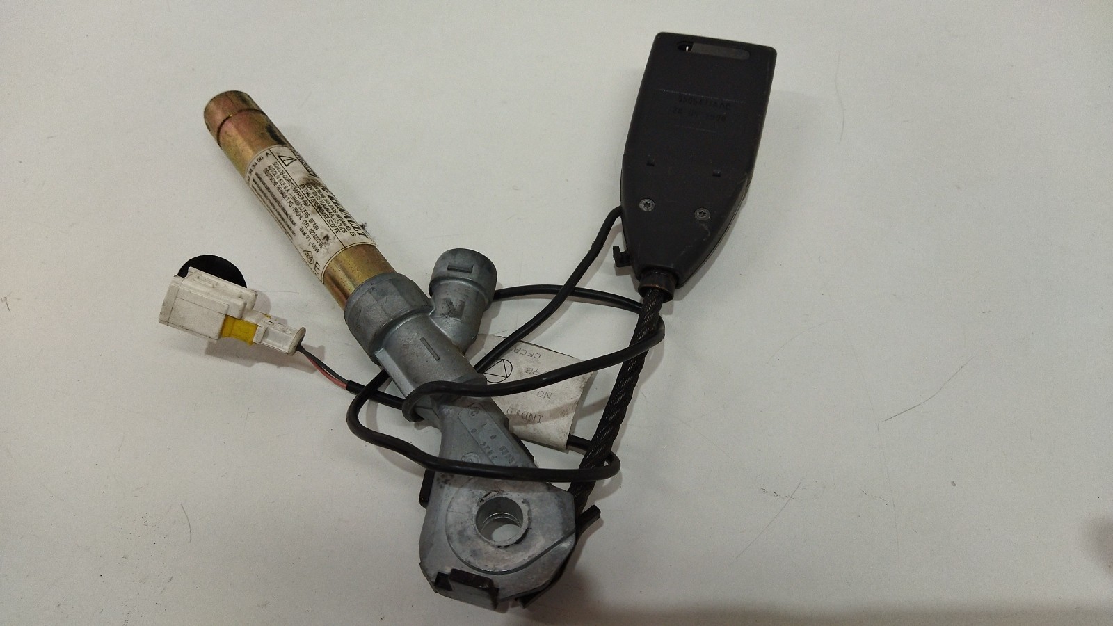 Left front seatbelt pretensioner RENAULT Clio II (BB0/1/2_, CB0/1/2_)