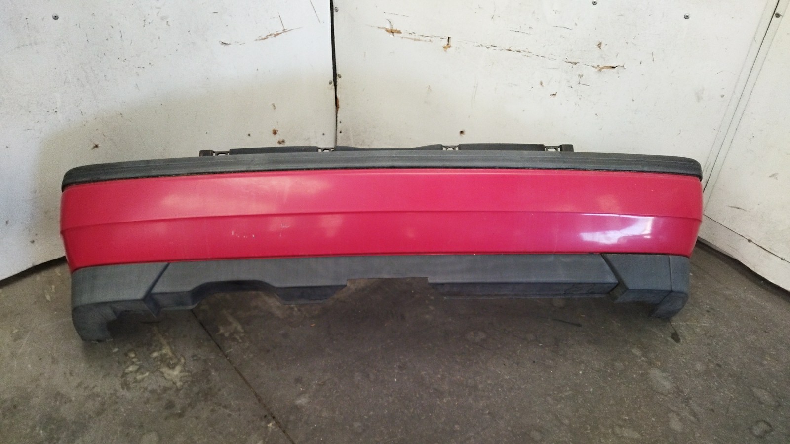 Pára-choques trás VOLKSWAGEN Golf III (1H1)