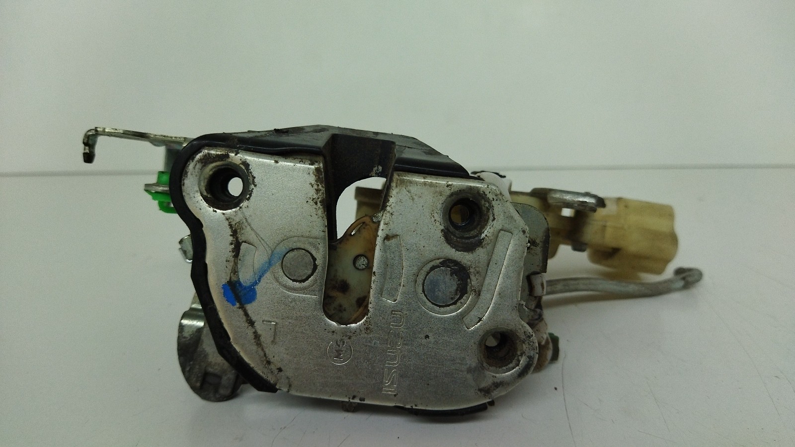 Fechadura / fecho porta frente esquerdo ISUZU D-Max I (TFR, TFS)