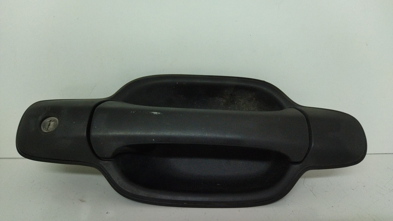 Puxador porta frente esquerda ISUZU D-Max I (TFR, TFS)