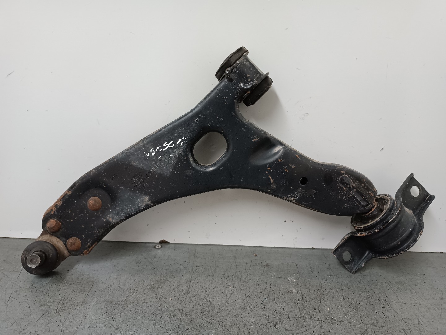 Braço de suspensão frente esquerdo FORD Focus I (DAW, DBW)
