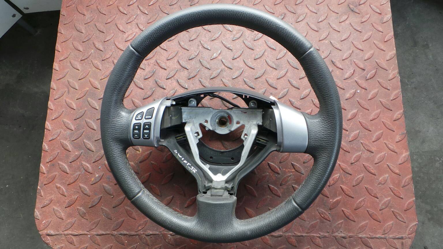 Steering wheel SUZUKI Swift III (MZ, EZ)