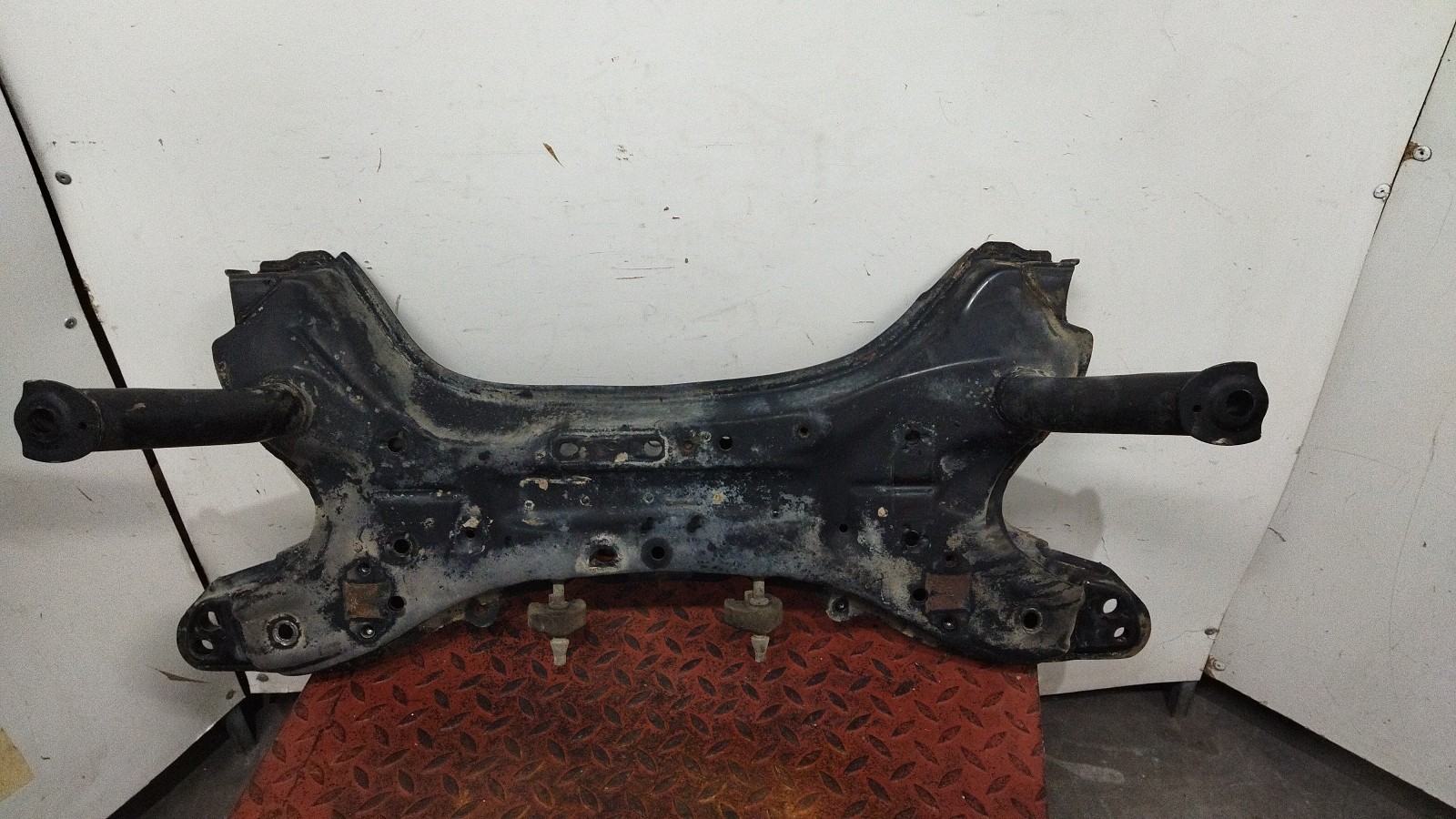 Front subframe TOYOTA Yaris (_P1_)
