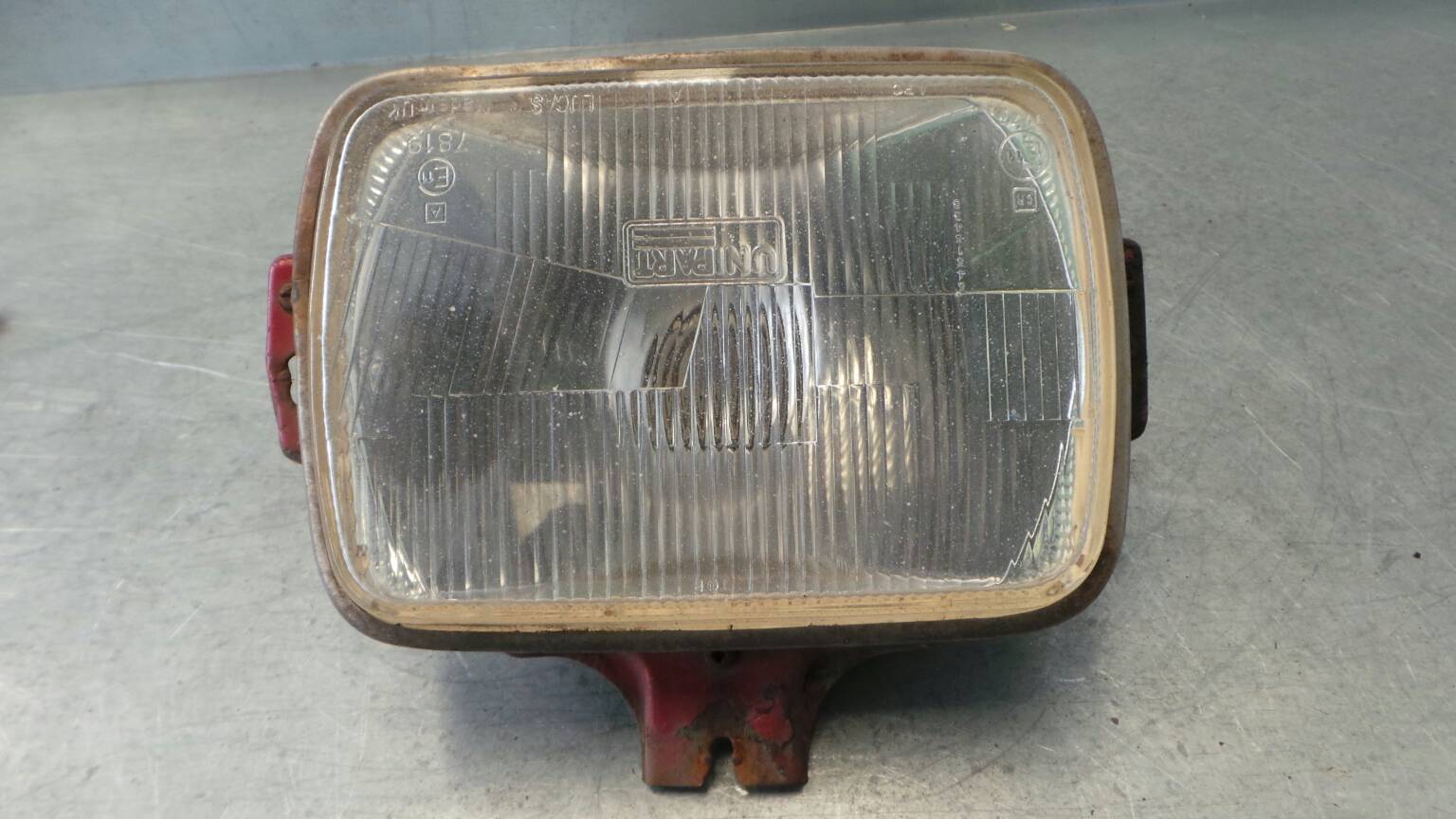 Ótica / farol direita TRIUMPH Acclaim