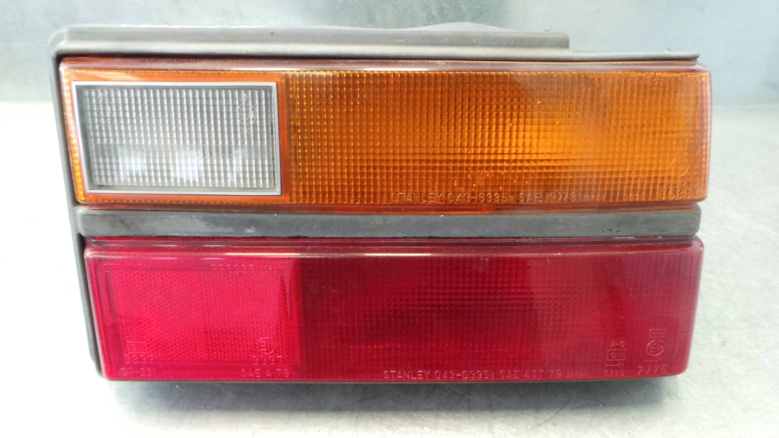 Farolim direito TRIUMPH Acclaim