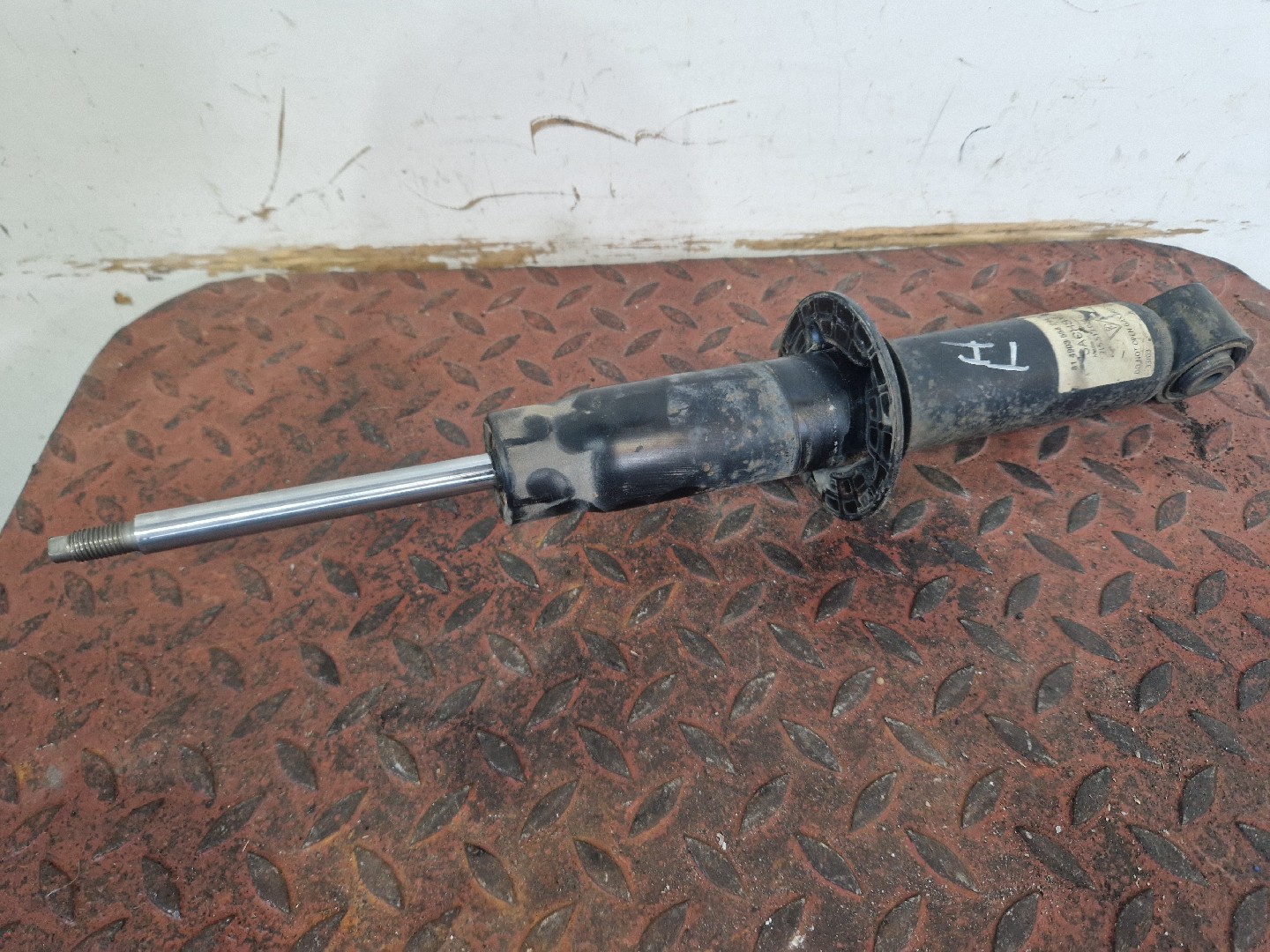 Left Rear Shock Absorber PORSCHE Cayenne (9PA)