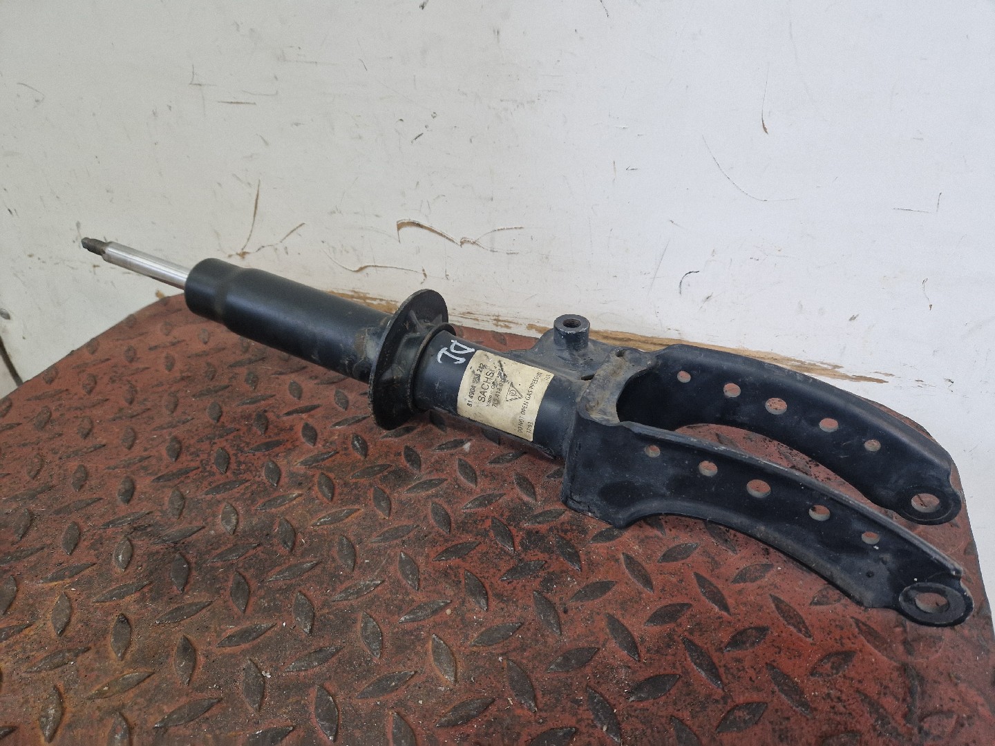 Left Front Shock Absorber PORSCHE Cayenne (9PA)