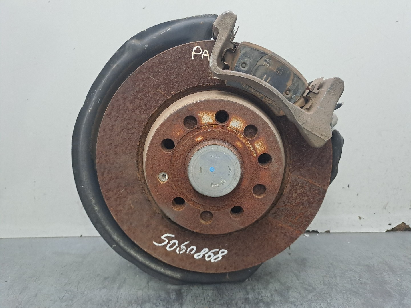 Right rear steering knuckle VOLKSWAGEN Passat (362)