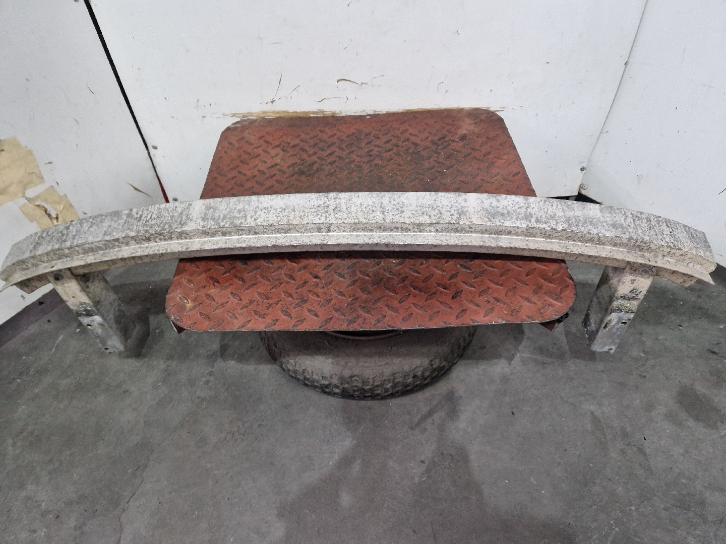 Reforço pára-choques trás AUDI A6 (4F2, C6) Imagem-1