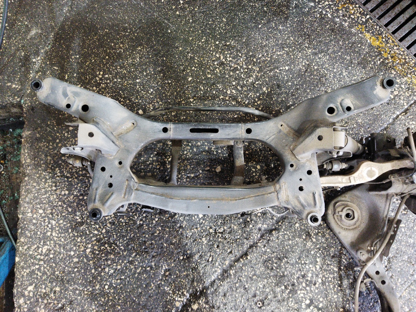 Charriot trás NISSAN Qashqai/Qashqai+2 I (J10, JJ10)