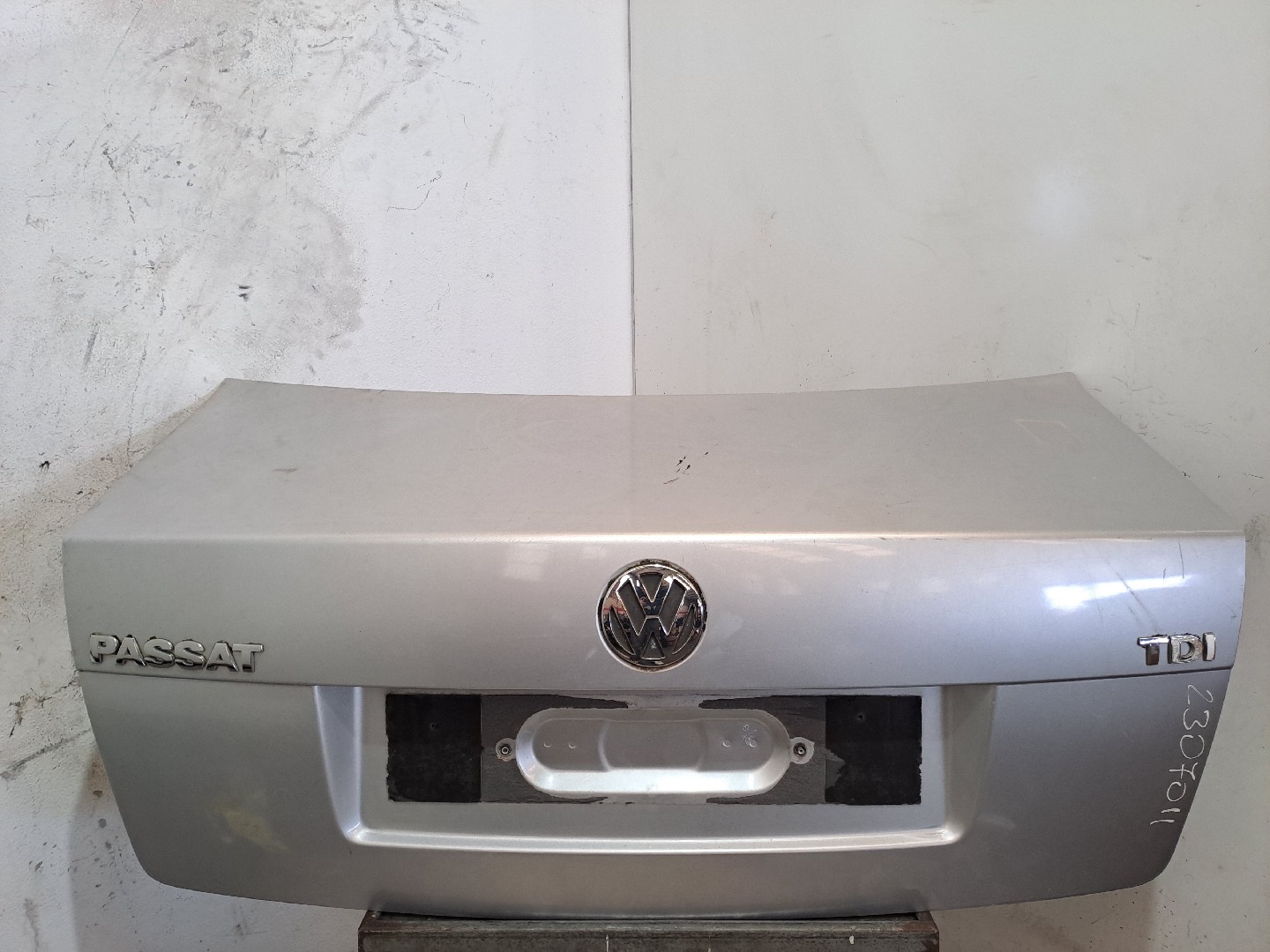 Tailgate / Trunk lid VOLKSWAGEN Passat (3B3) Imagem-0