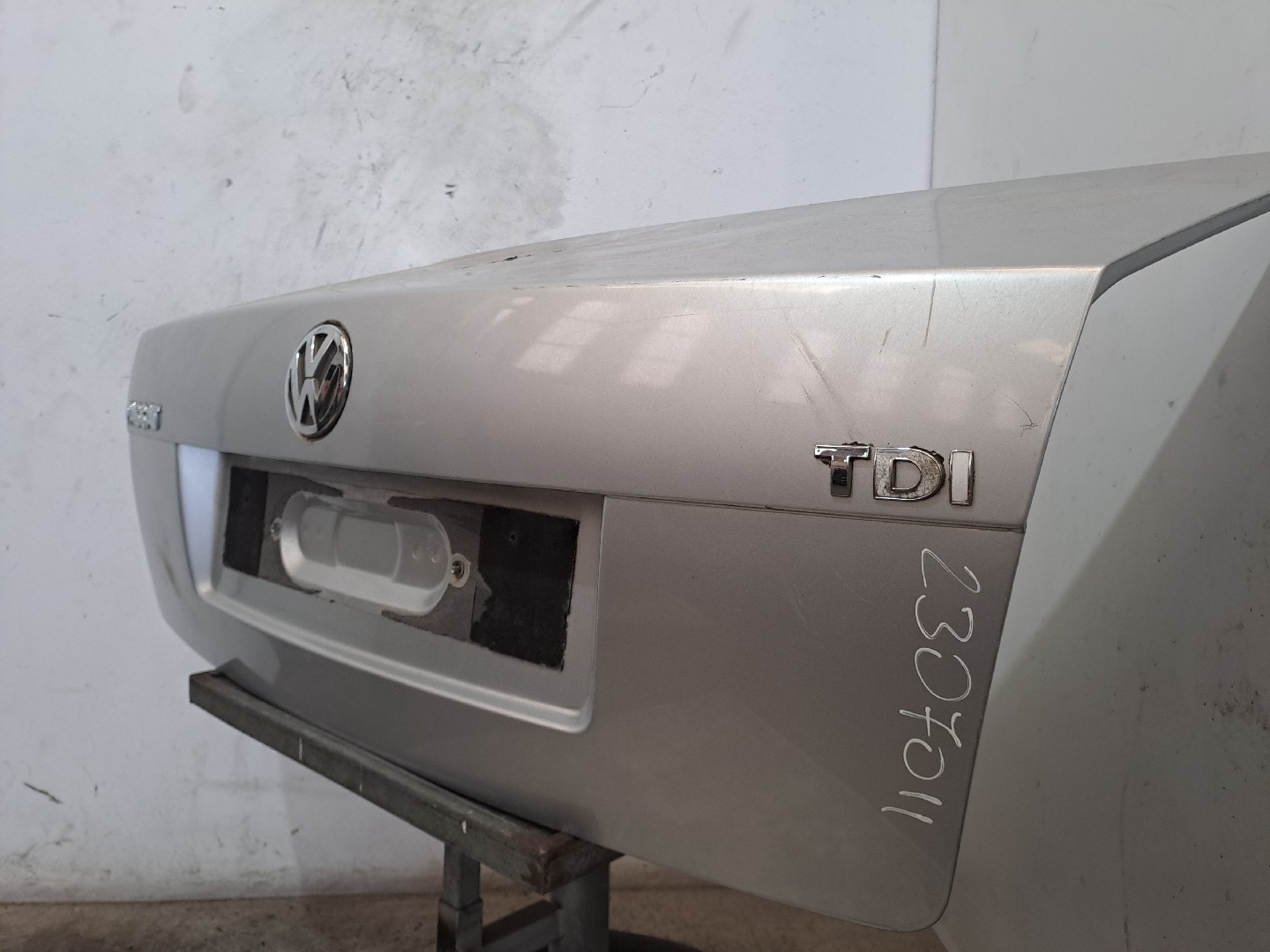 Tailgate / Trunk lid VOLKSWAGEN Passat (3B3) Imagem-2