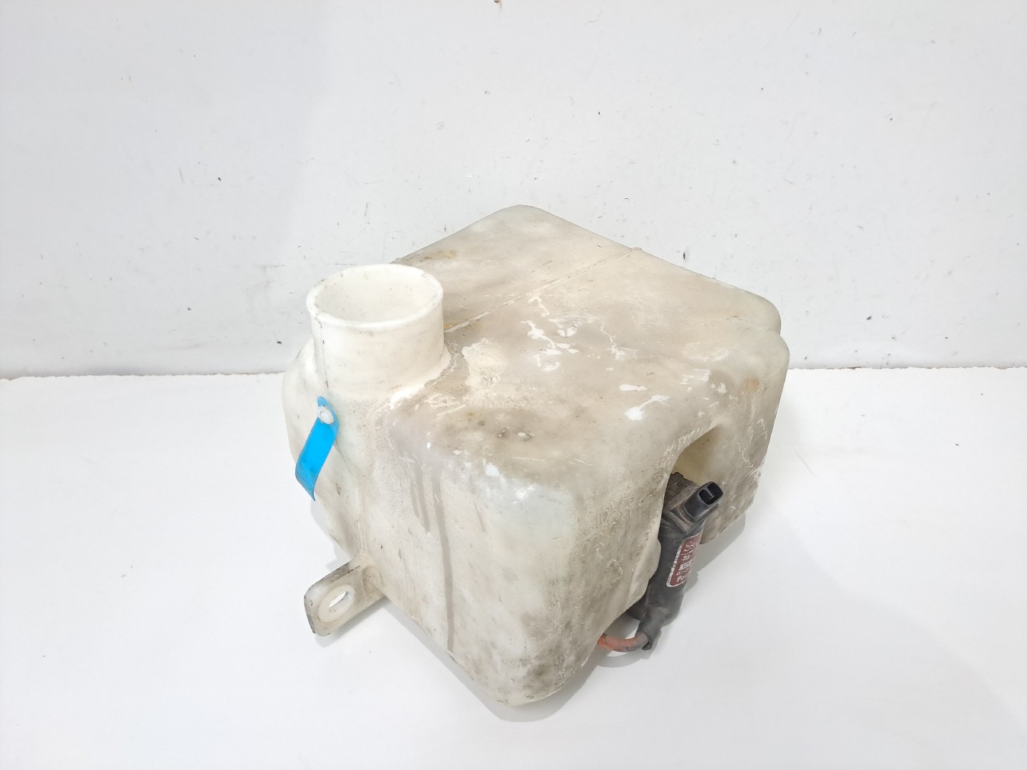Windshield washer tank SSANGYONG Korando (KJ)