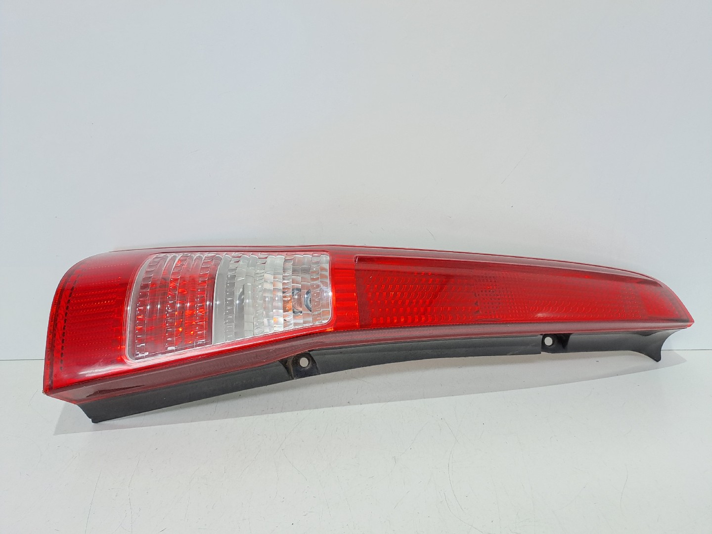 Left Tail light DAIHATSU Cuore VI (L251, L250_, L260_)