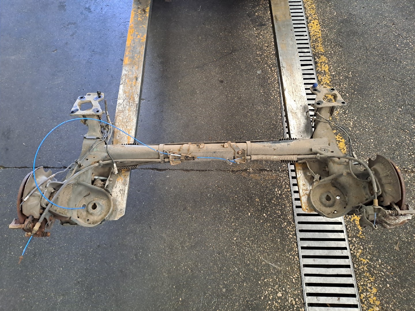 Rear axle with discs CITROËN C4 Grand Picasso I (UA_)