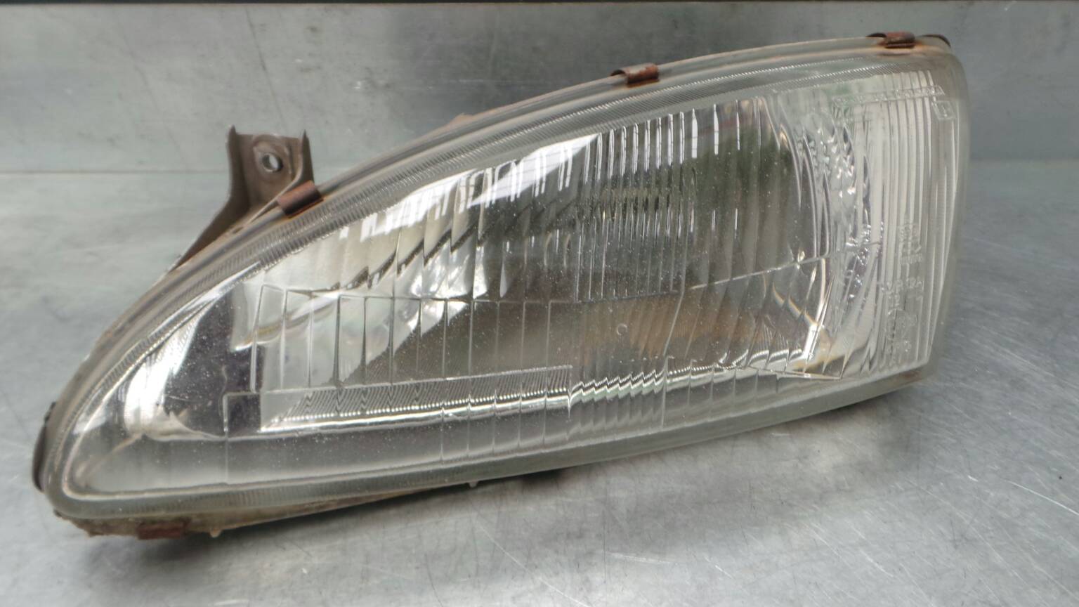 Ótica / farol esquerda HYUNDAI Lantra II Wagon (J2/RD)