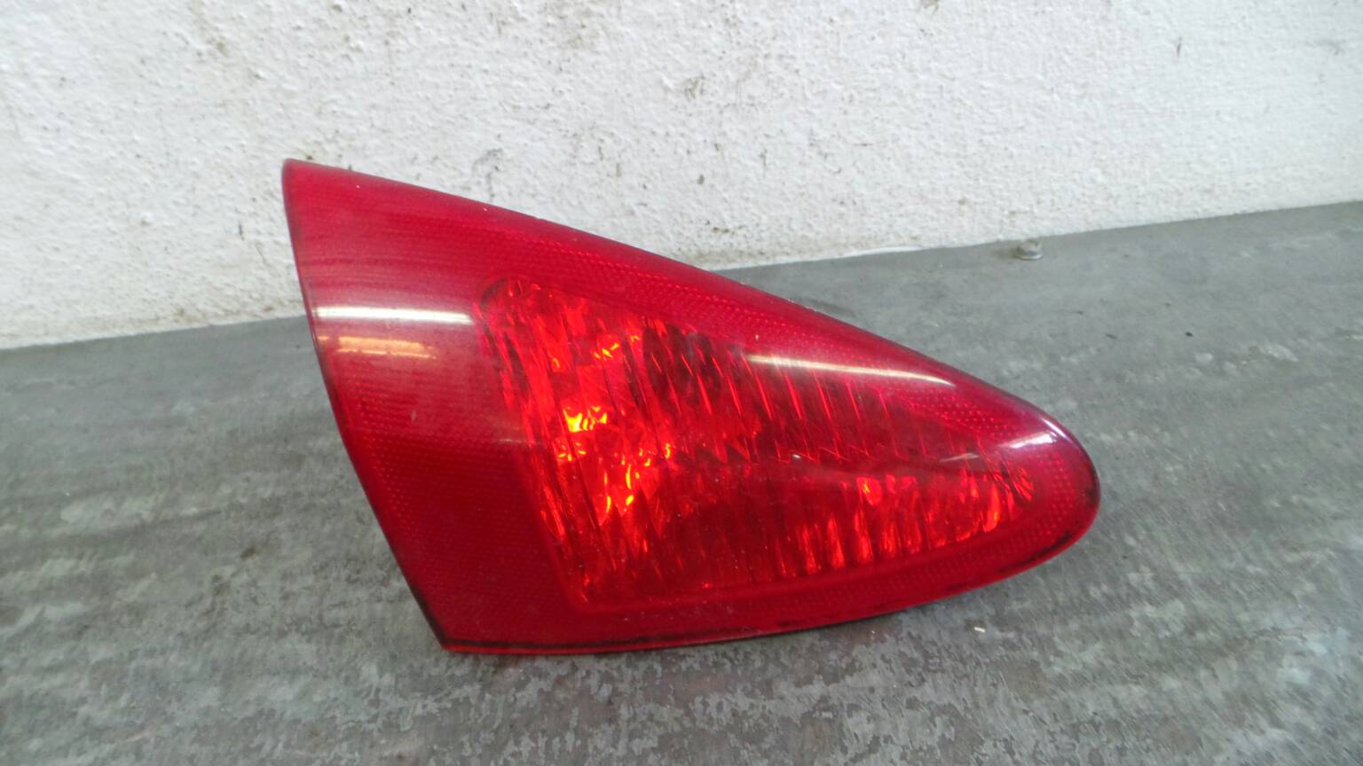 Farolim da mala esquerdo ALFA ROMEO 147 (937_)