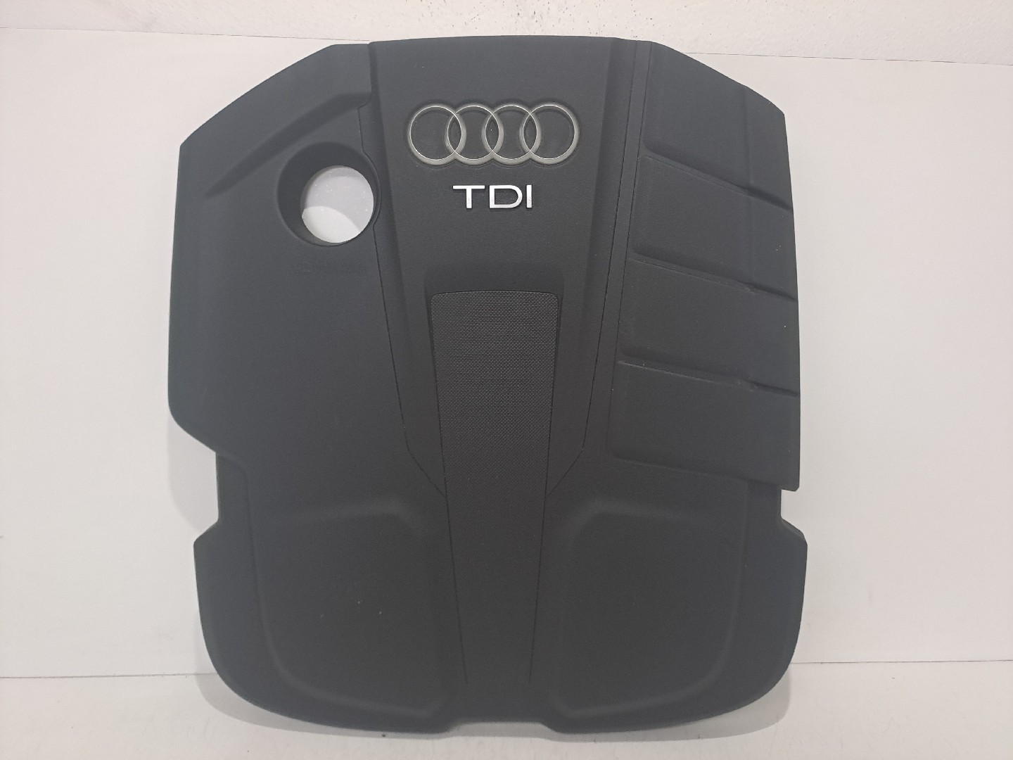 Cobertura do motor / blindagem superior do motor AUDI A4 (8W2, 8WC, B9)