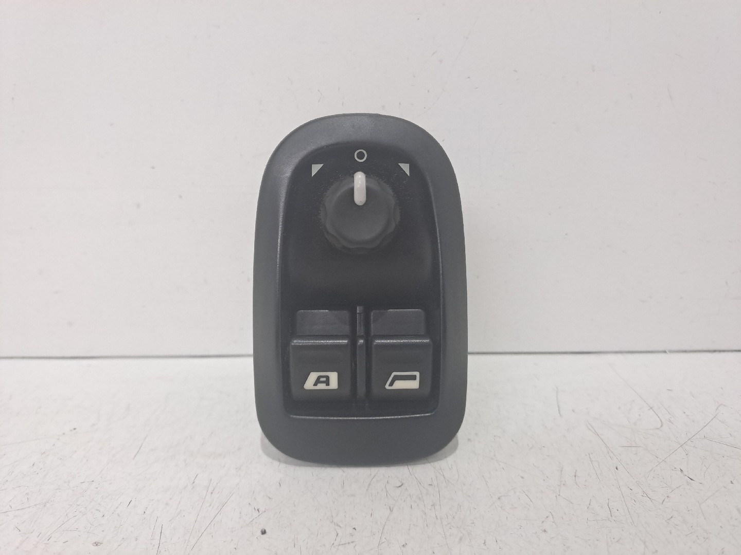 Comando / botão / interruptor vidros frente esquerdo CITROËN Jumpy (U6U) Imagem-0
