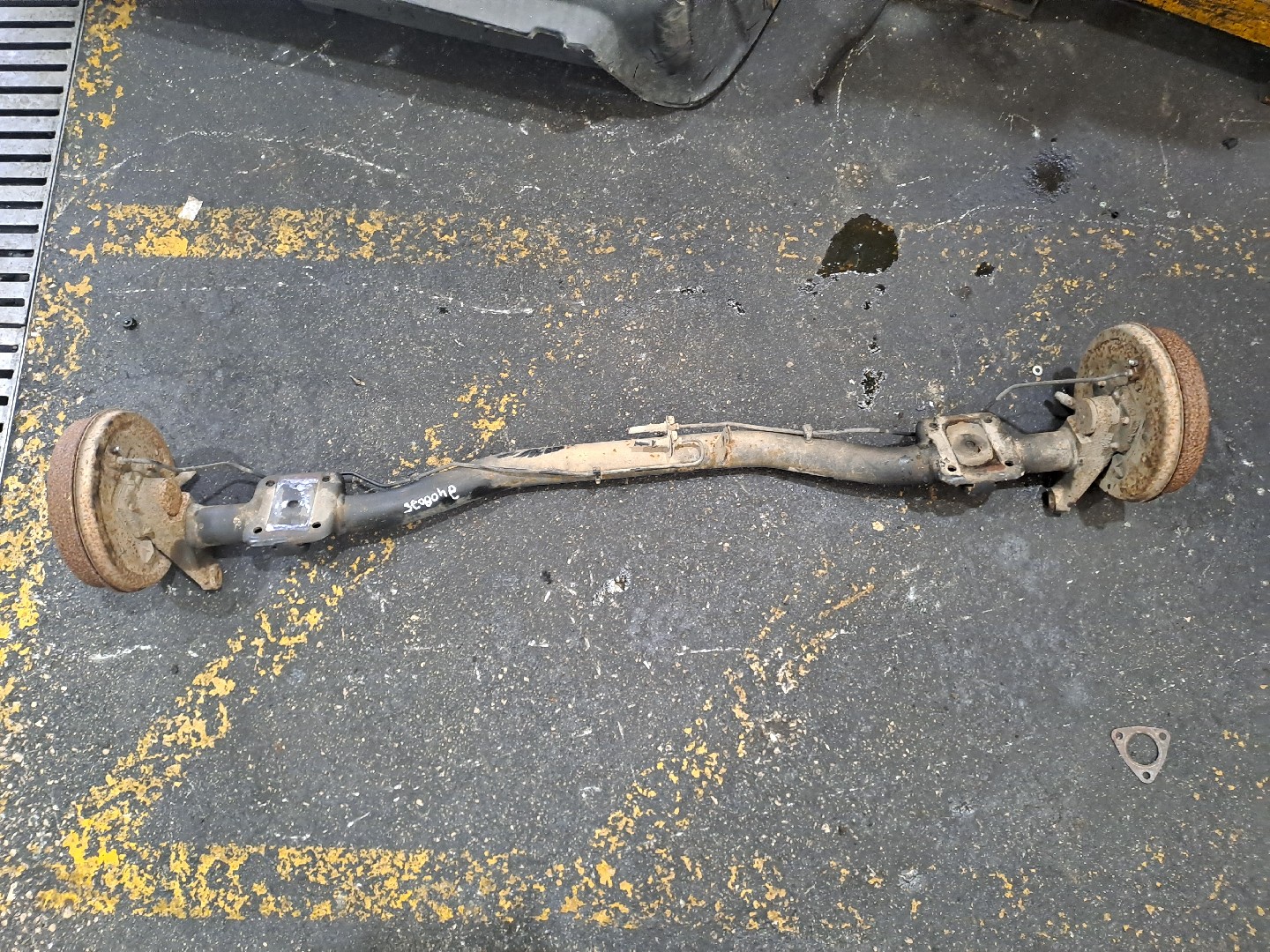 Rear axle with drum brakes FIAT Doblo Cargo (223_) Imagem-0