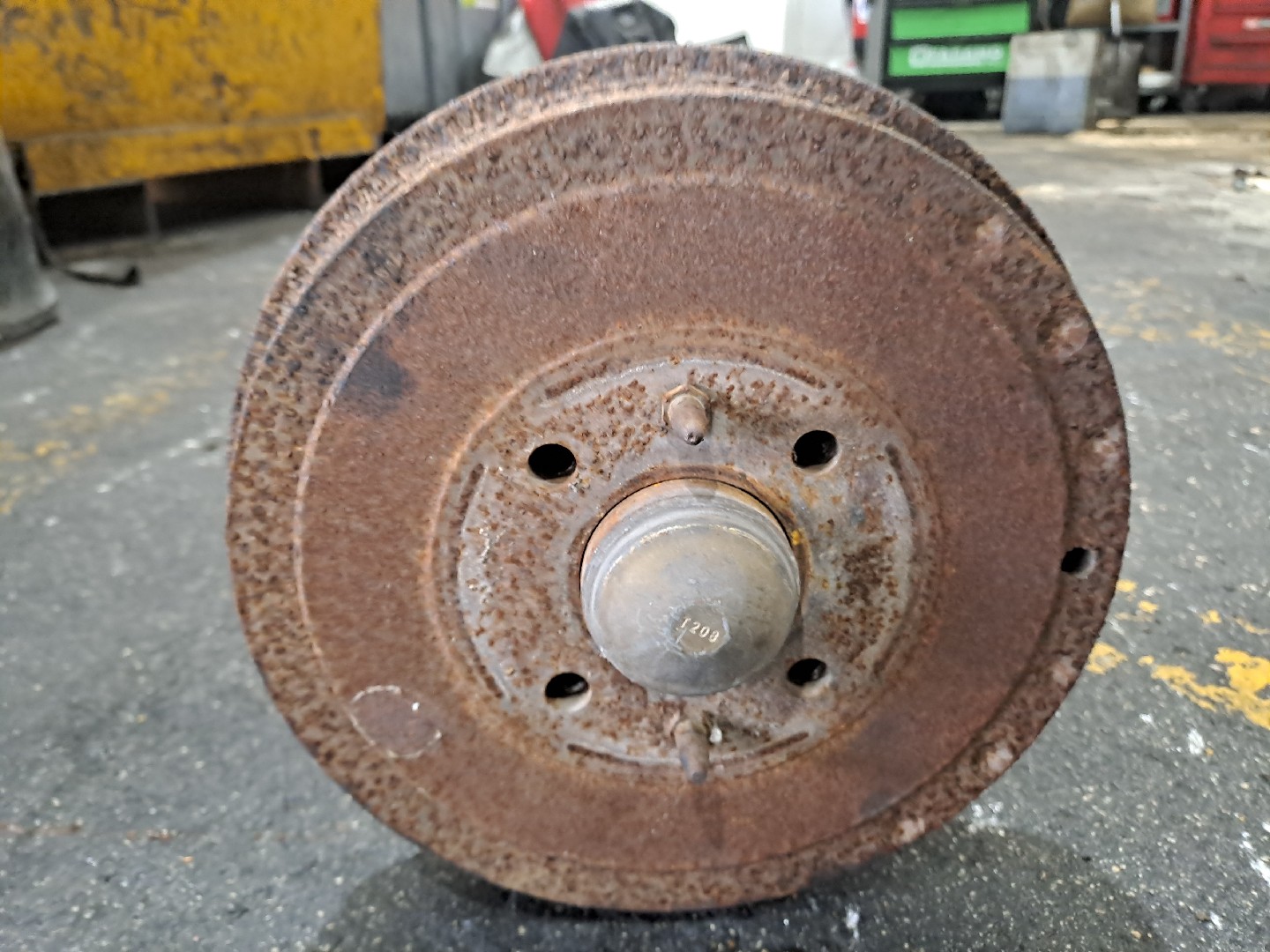 Rear axle with drum brakes FIAT Doblo Cargo (223_) Imagem-1