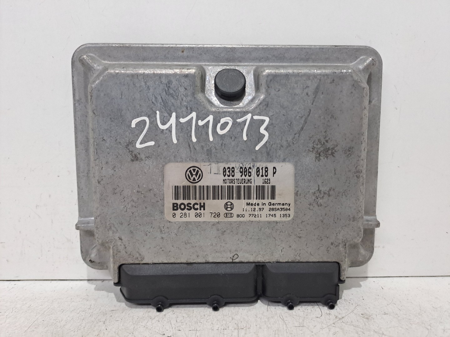 Engine control unit / ECU VOLKSWAGEN Passat (3B2)
