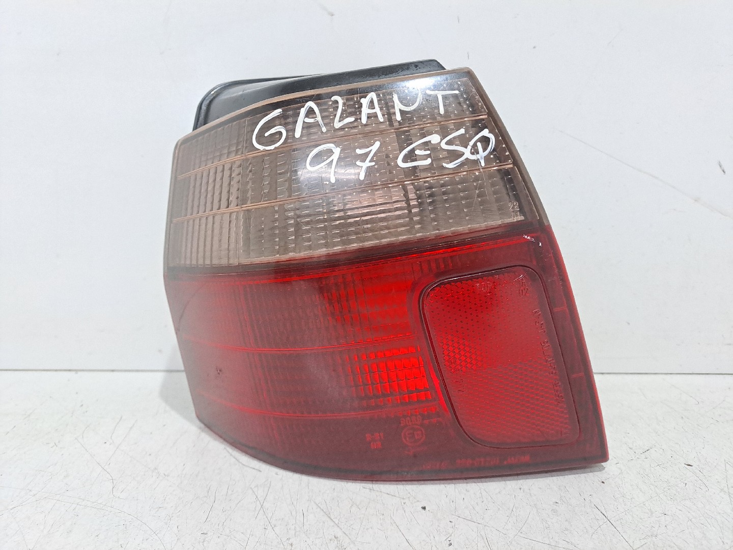 Farolim esquerdo MITSUBISHI Galant VI Wagon (EA_)