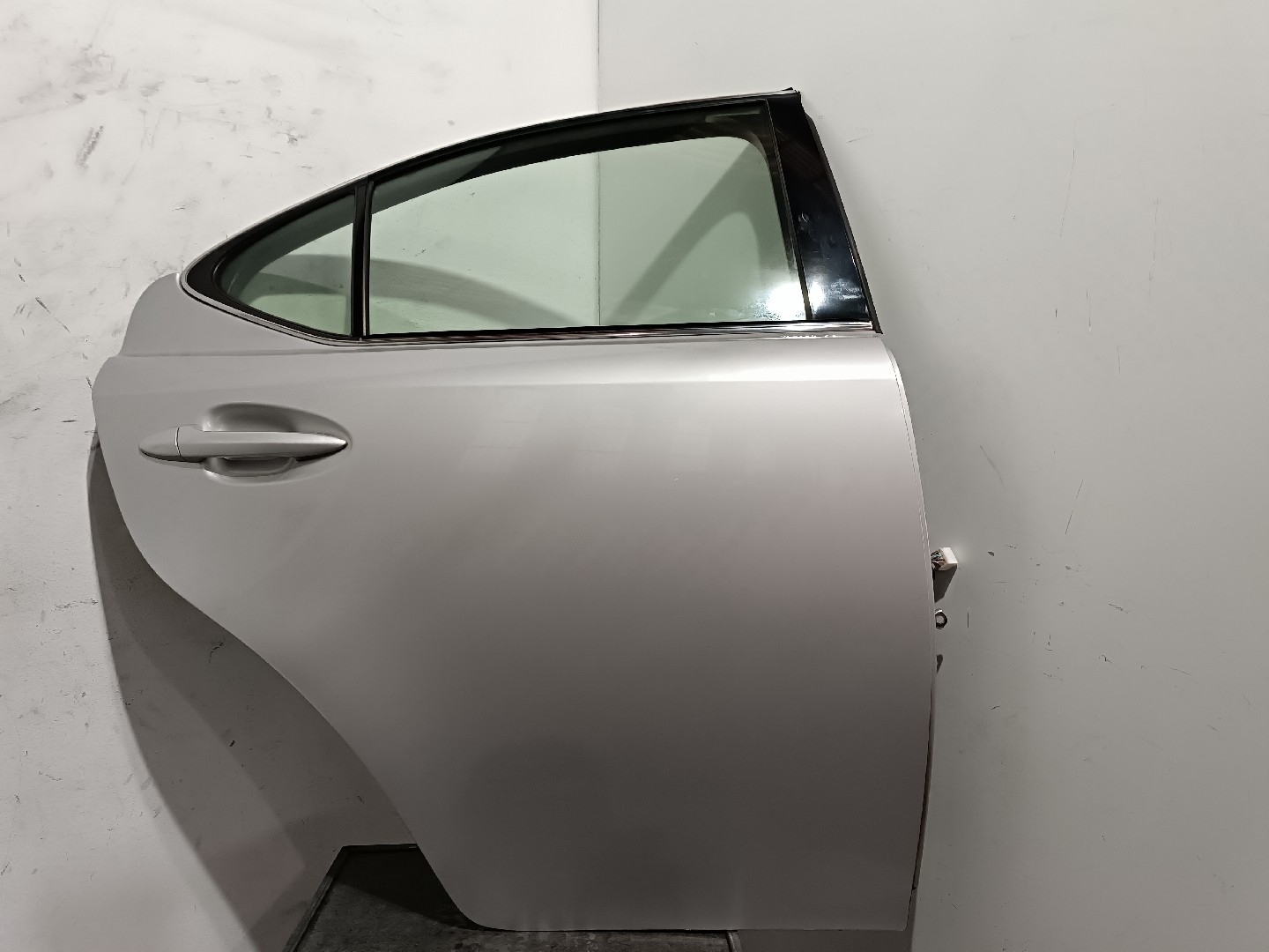 Left rear door LEXUS IS II (GSE2_, ALE2_, USE2_)